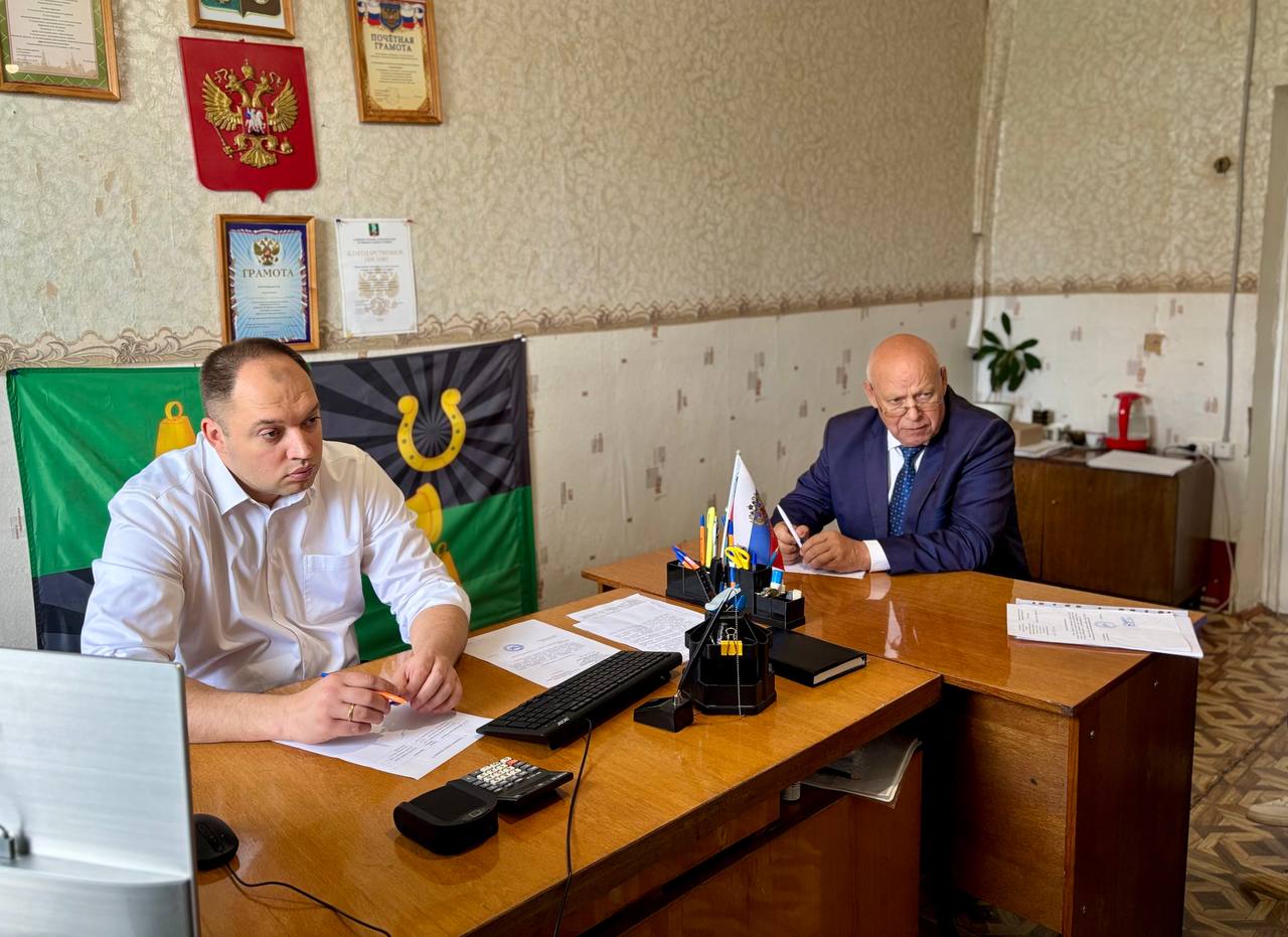 Продолжаются выездные приемы граждан в послениях.