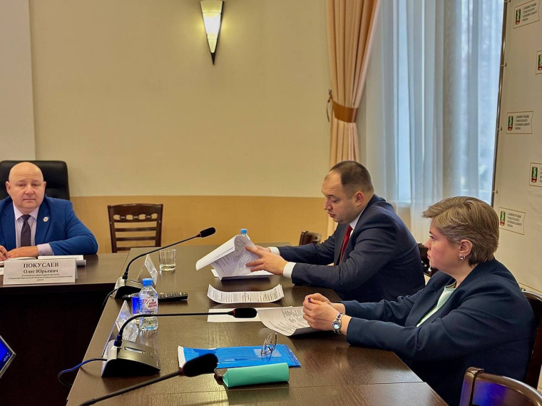 Министр природных ресурсов и экологии Воронежской области Наталья Ветер провела прием граждан в Семилукском районе. Министр природных ресурсов и экологии Воронежской области Наталья Ветер провела прием граждан в Семилукском районе.